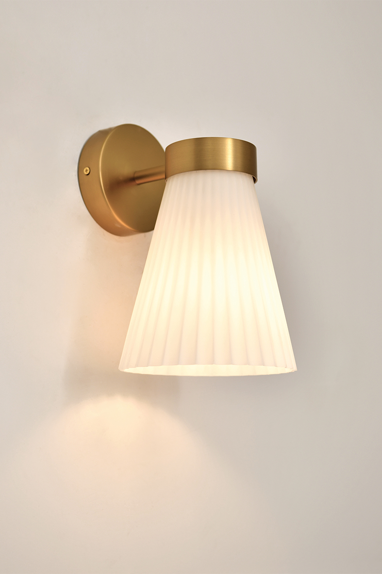 BEA - APPLIQUE BIANCA/VETRO BIANCO SATINATO PLISSETTATO E27 IP20 15CM - immagine 3