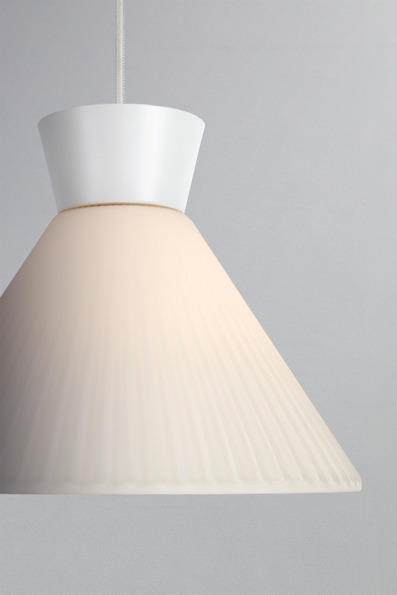 BEA - APPLIQUE BIANCA/VETRO BIANCO SATINATO PLISSETTATO E27 IP20 15CM - immagine 4
